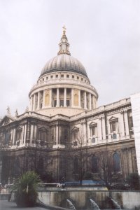 St Paul's Cathedral from street level